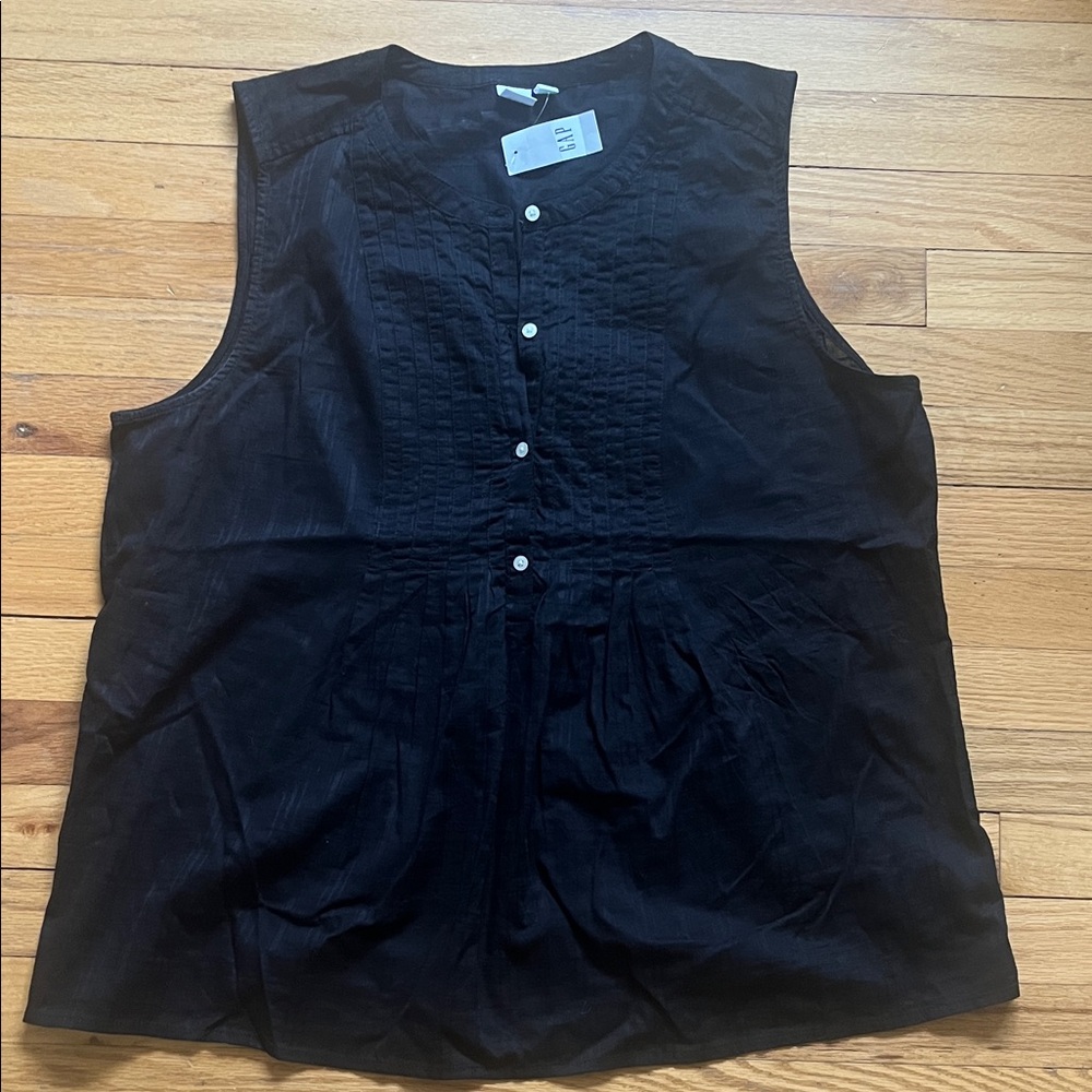 🆕 GAP Black Sleeveless Blouse with Button Detail
